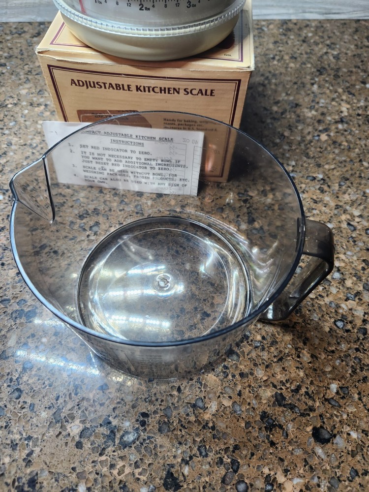 Kitchen Scale Adjustable Lightweight Plastic With 40 Oz. Pourable Measuring Cup