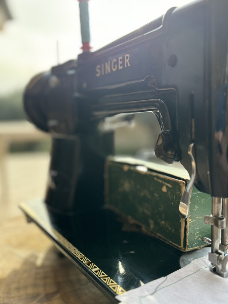 SINGER 306 sewing Machine