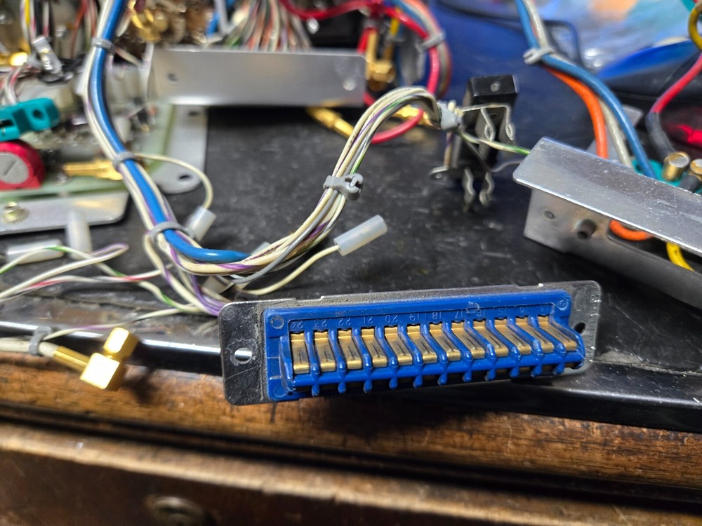 HP SPECTRUM ANALYZER RF SECTION 8553B front panel, knobs, misc boards & cables