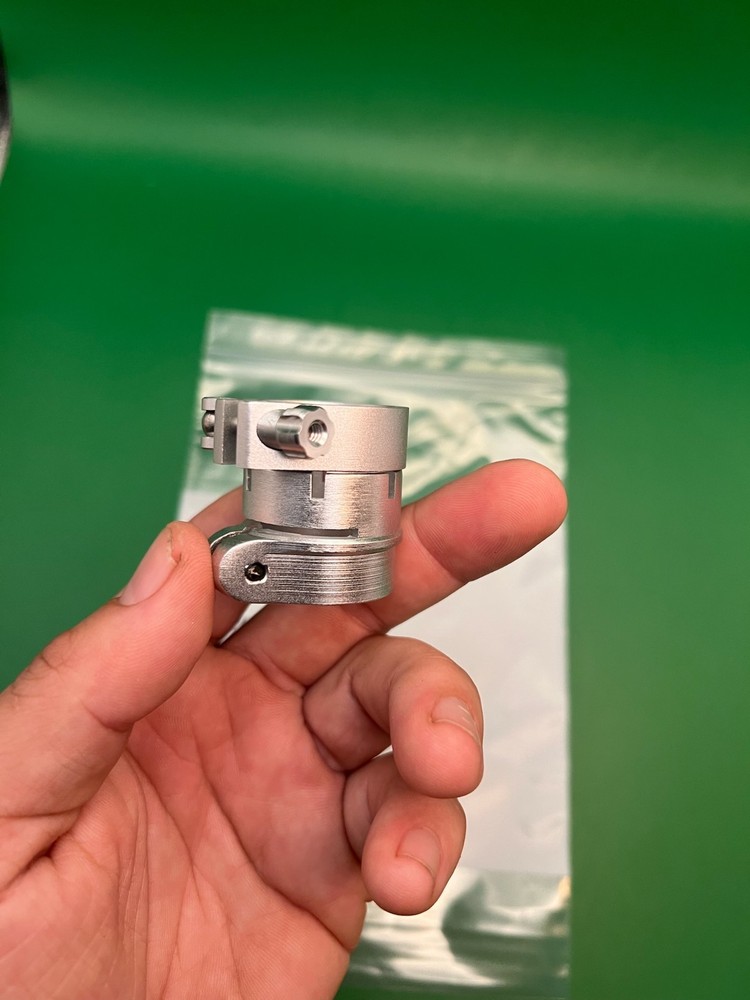 Autococker Clamping Feedneck