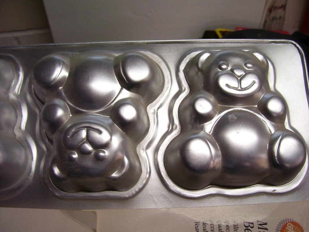NOS WILTON MINI BEARS CAKE PAN, 6 CAVITY, 2105-4497