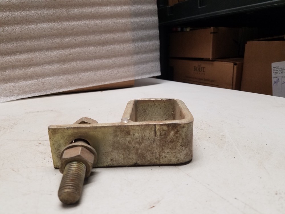 3 Point hitch Bolt-on Square Connector (V)