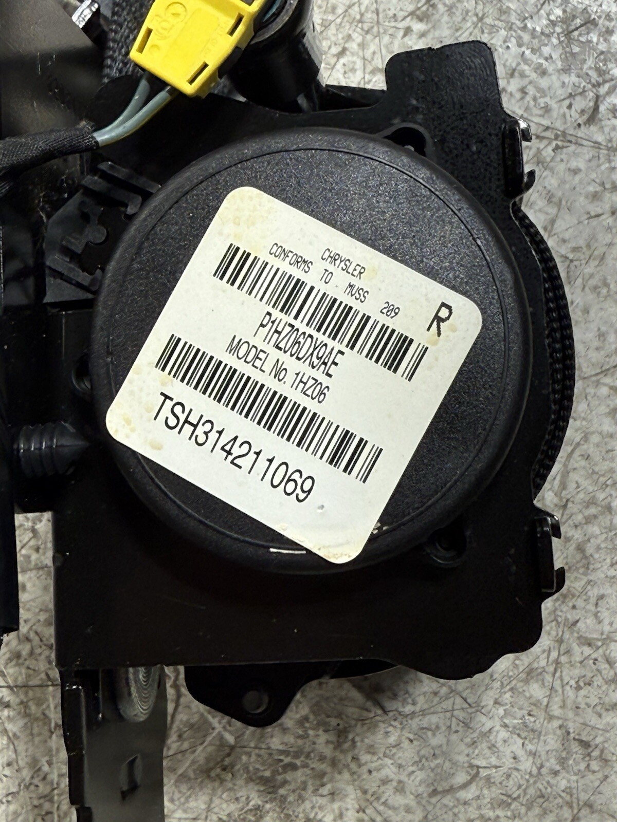 2011 - 2019 Dodge Charger Chrysler 300 Front Seat Belt Pair With Buckle OEM