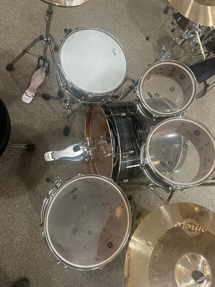 SOUNDWAVE MASTER GALAXY SERIES EXPLORER RAINBOW SILVER DRUM KIT.