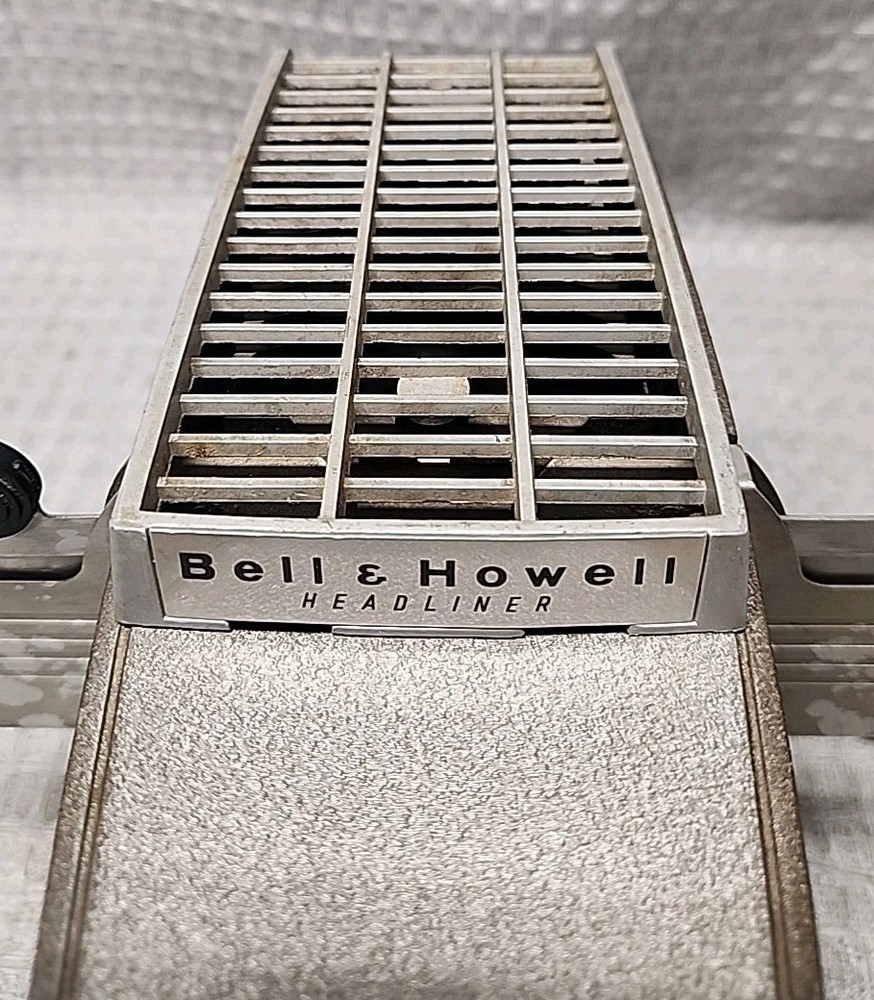 Bell & Howell Headliner Model 707 slide Projector Light Works Great Condition