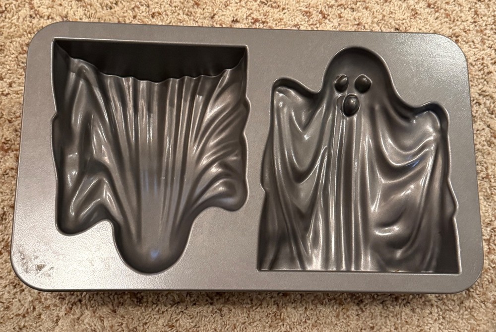 Nordic Ware 3D Ghost Pan (10 Cups)