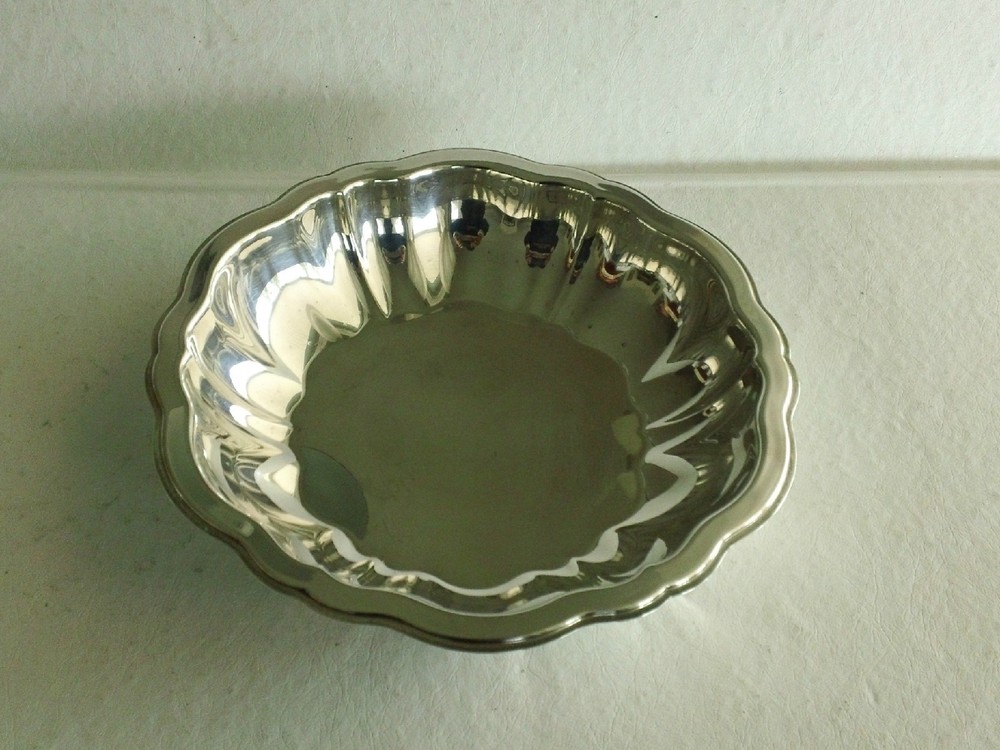 ONEIDA Silverplate 9.5 Inch Fruit or Serving Dish Bowl, Pattern Unknown