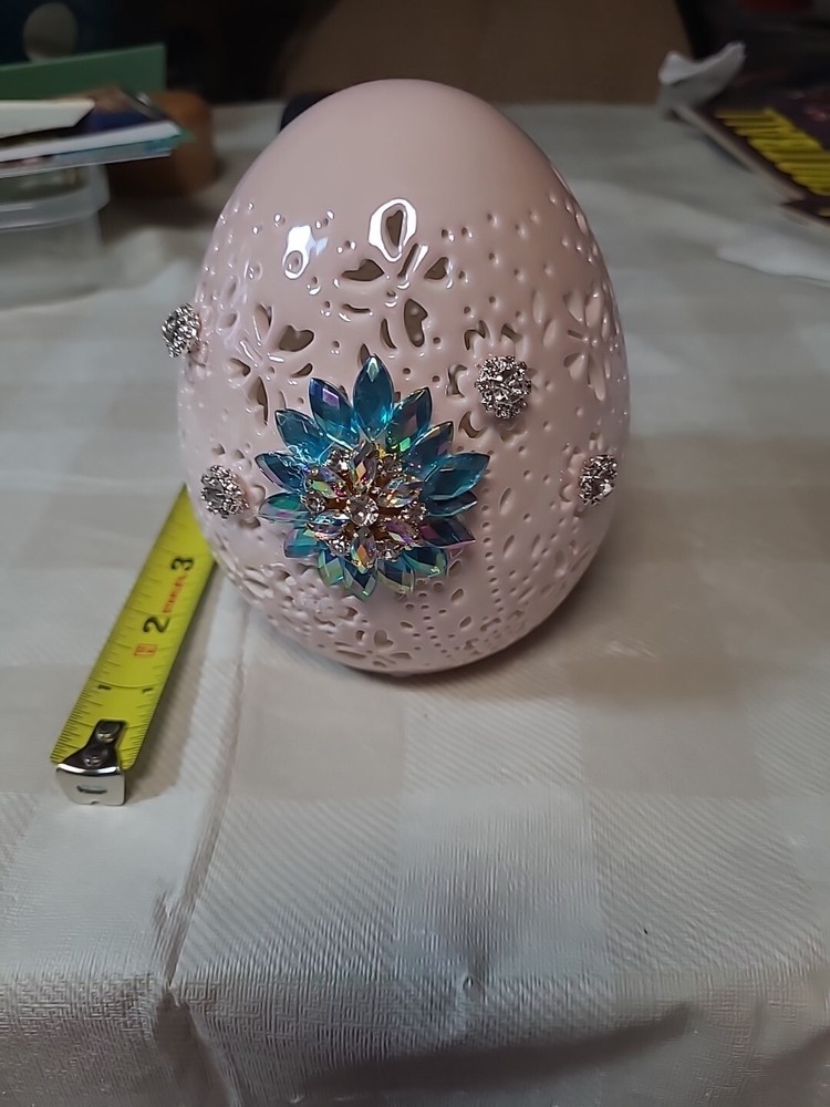 LIGHTED EGG PINK COLOR WITH JEWELS