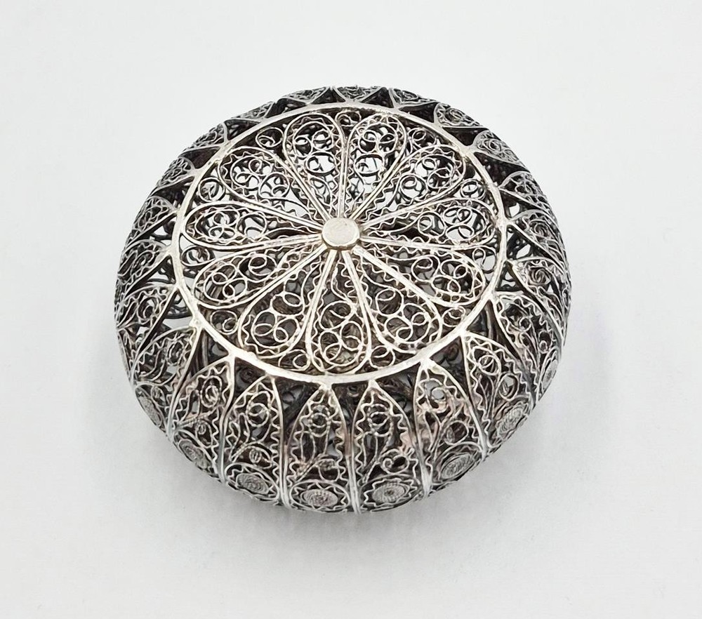 ANTIQUE CONTINENTAL SOLID SILVER FILIGREE TRINKET BOX c1900