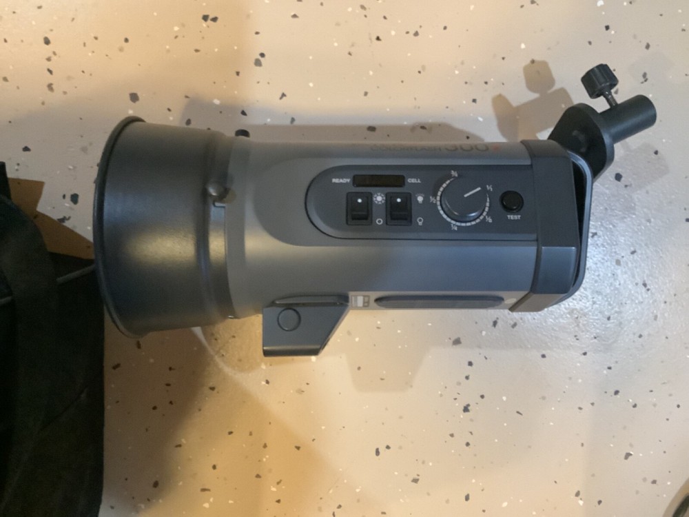 Interfit Colorflash 300i Studio Lighting Flash with Case