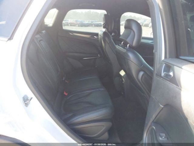 MKC       2015 Glove Box 5016896