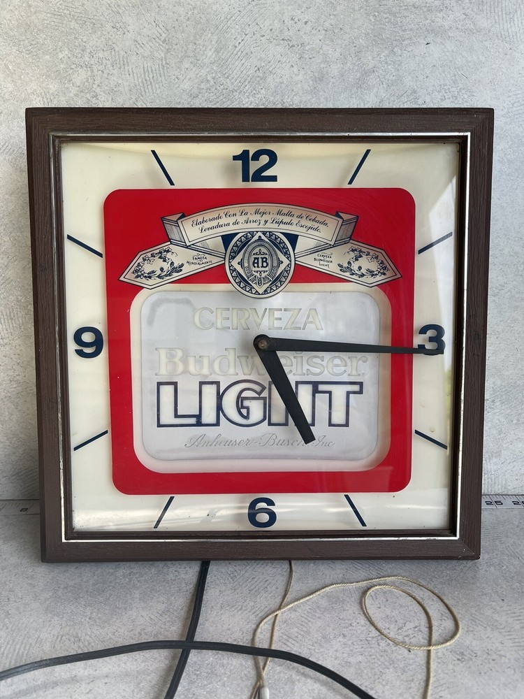 VINTAGE BUDWEISER LIGHT BAR CLOCK PULL SPRING CERVEZA SUPER RARE VERSION TESTED