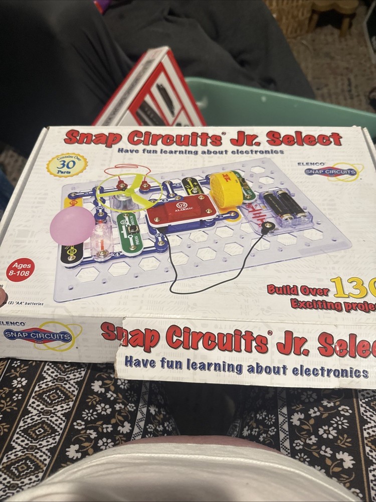SNAP CIRCUITS JR BY ELENCO - OVER 100 EXCITING PROJECTS