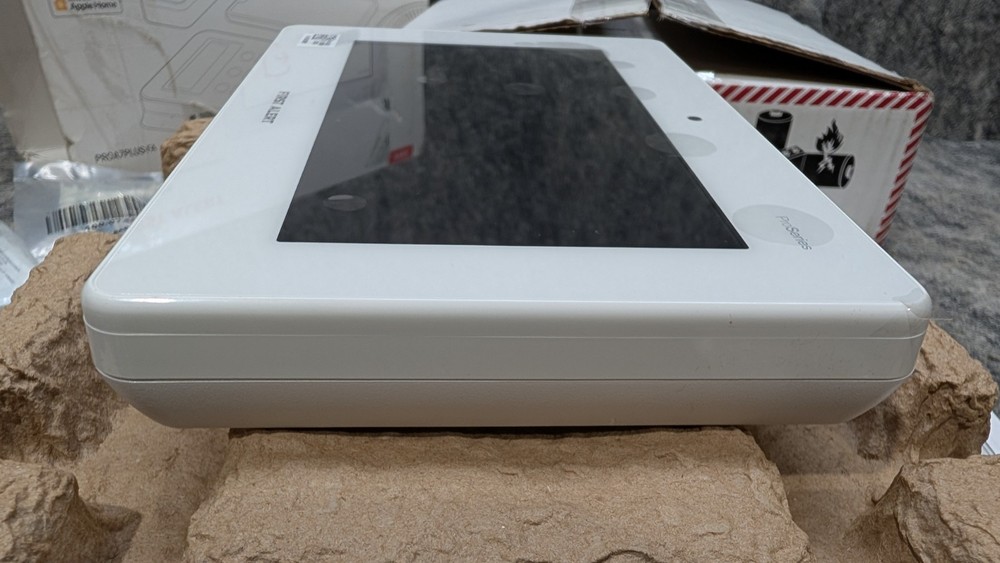 First Alert PROA7PLUS-FA Honeywell Pro Series 7" All-in-One Touchscreen Control