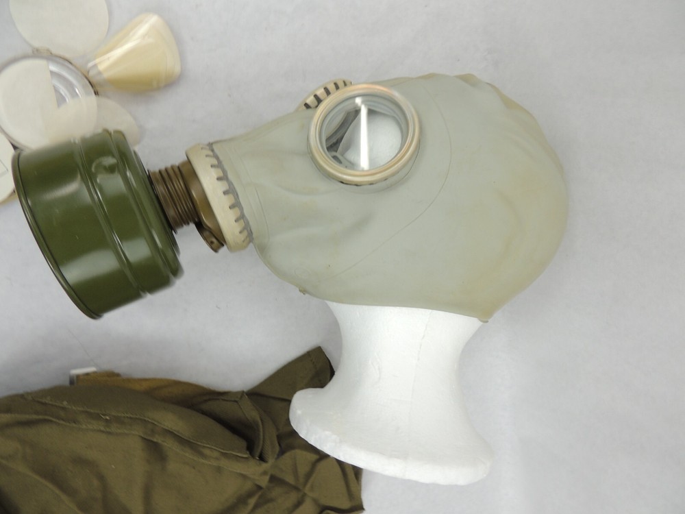 RUSSIAN GAS MASK, VINTAGE