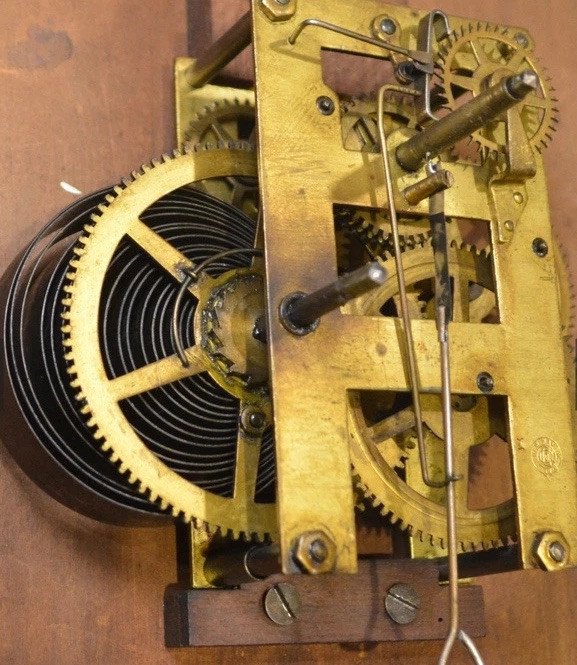 New Haven Clock Co. Imperial hanging Wall clock