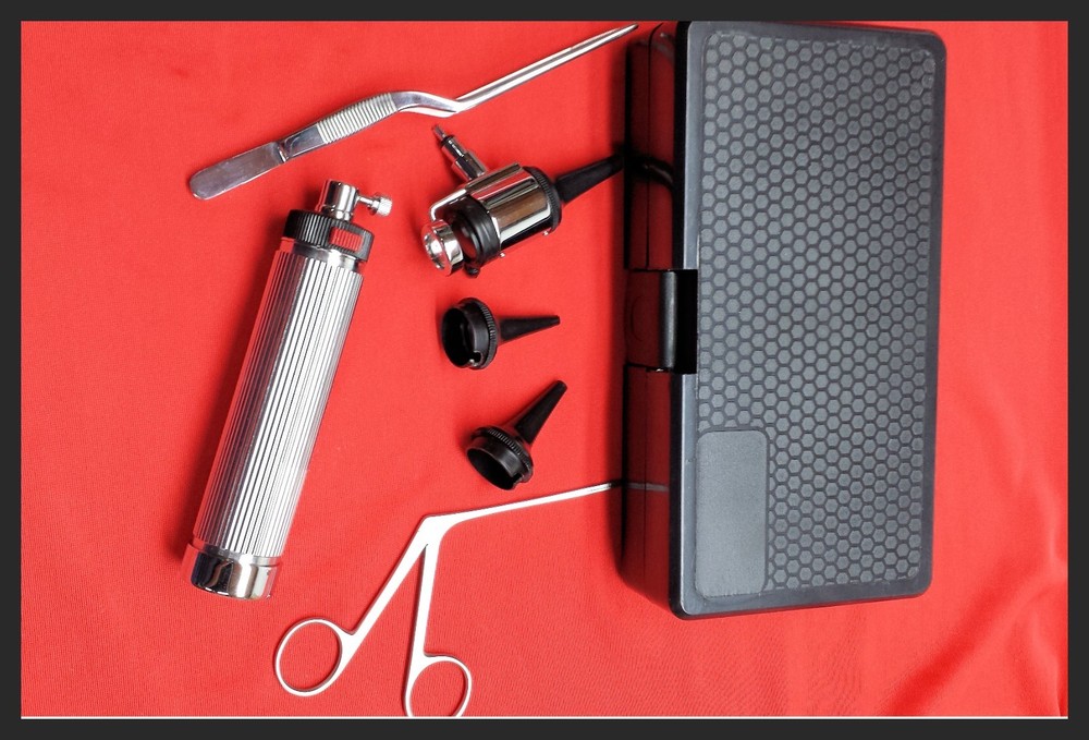 NEW Professional double lens Operating OTOSCOPE Diagnostic Kit     :)