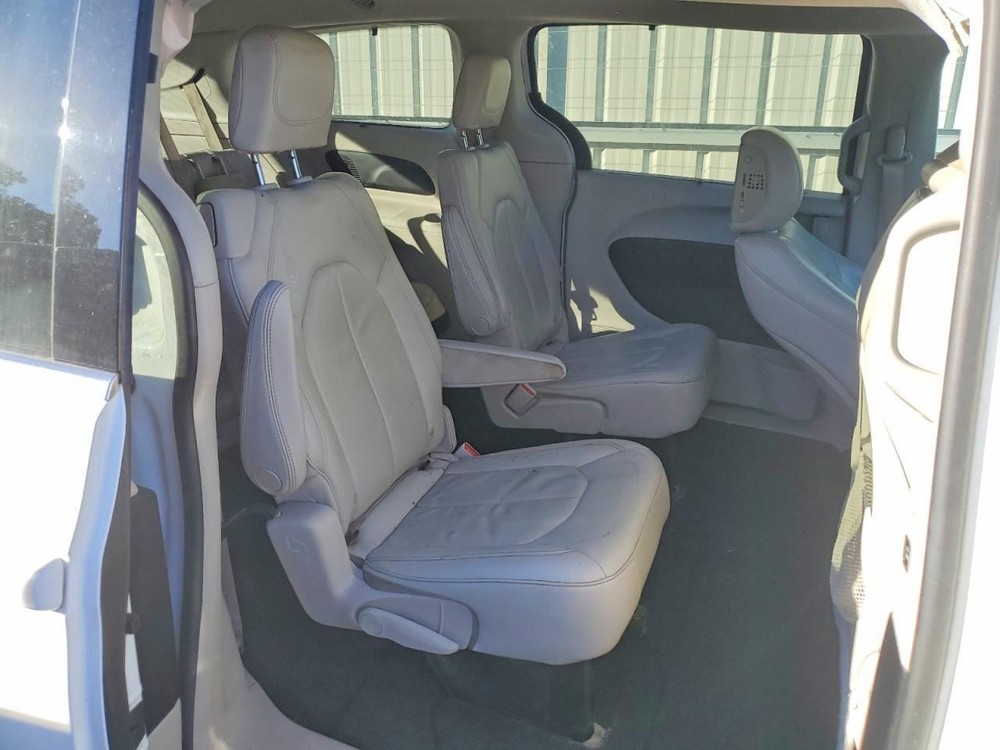 PACIFICA 2017 Glove Box 4990080