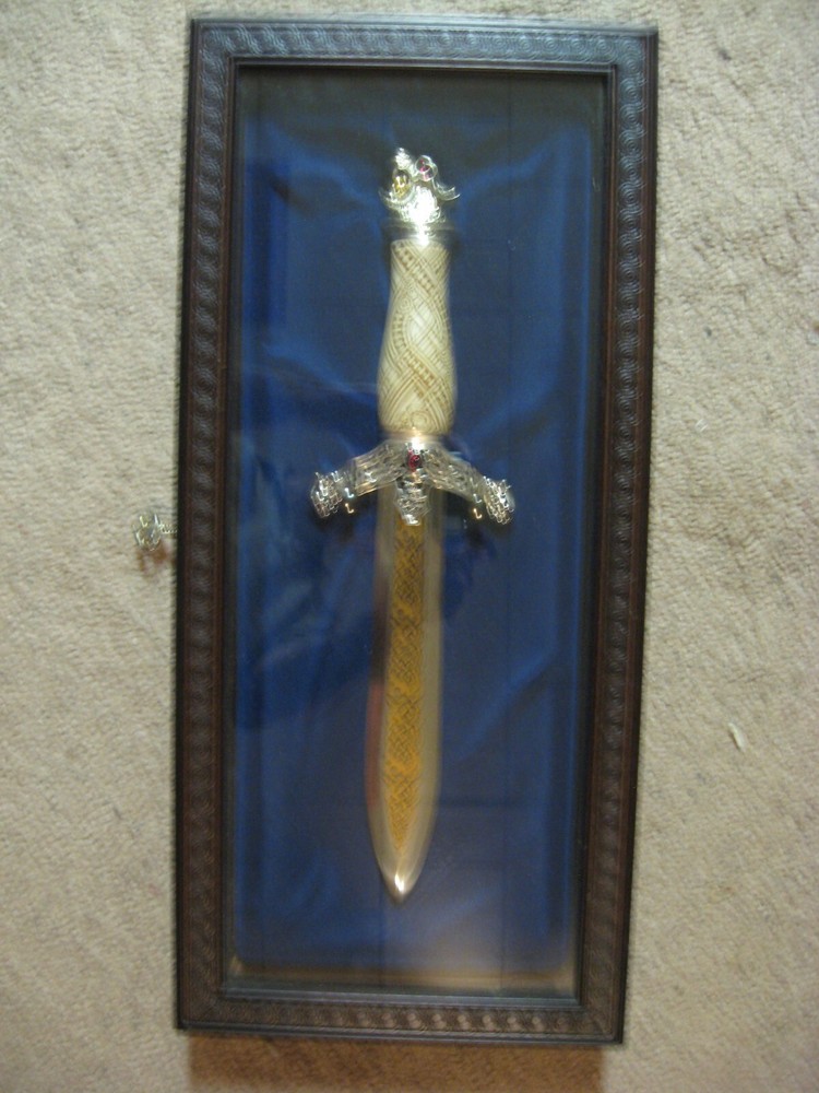 Franklin Mint Celtic/Viking/Lion-hilt Dagger