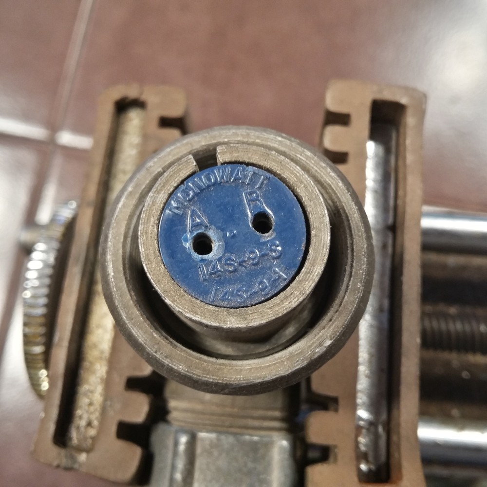 Amphenol AN 3106B14S-9S Connector