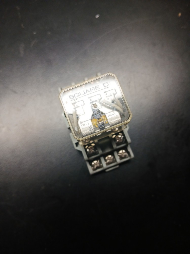 SQUARE D RELAY 8501 RSD43V53 with 8501NR43 SOCKET