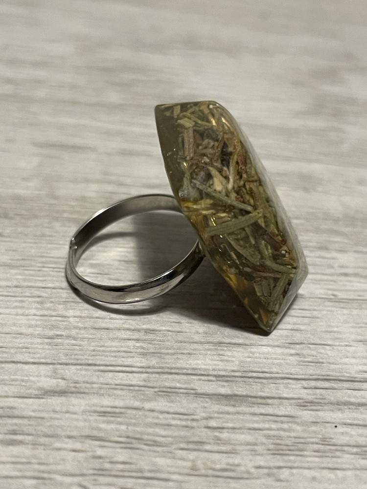 Woman’s Handcrafted Adjustable Grass Ring