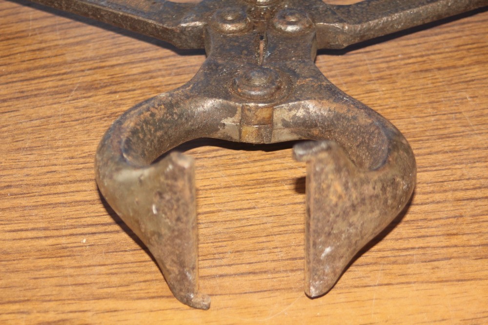 Vintage Castrating Tool