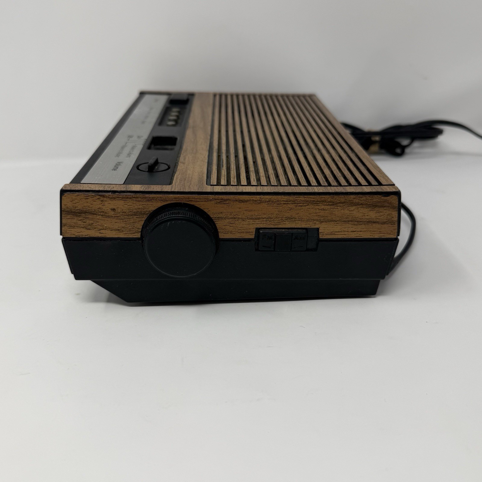 Vintage General Electric Wood Grain AM FM Alarm Clock Model 7-4630B Retro Workin