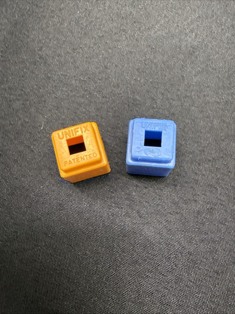 Unifix Cube Set Counting Blocks. 3lbs 11oz About 600-800 Cubes