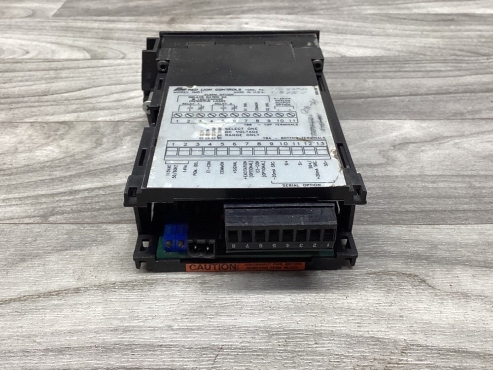 RED LION CONTROLS IMD1 DIGITAL PANEL VOLTAGE METER #06F242*CO