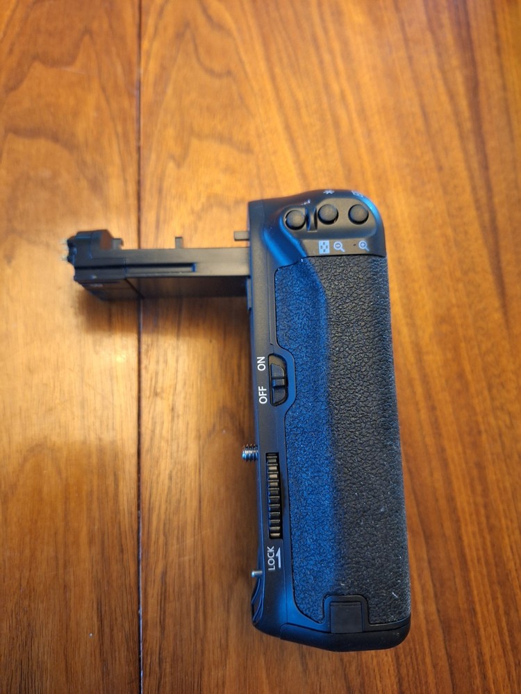 Vivitar Battery Grip VIV- PG - 7DMII *untested*