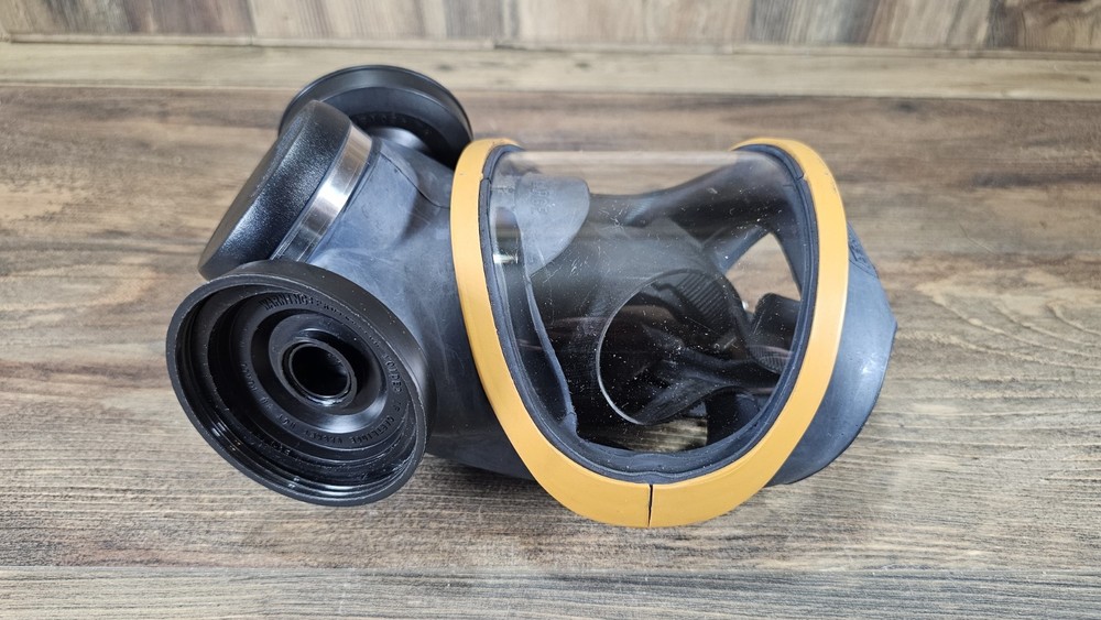 New MSA Ultratwin Size Large Respirator