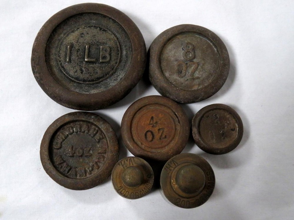 Antique Brass Motif Balance Scale