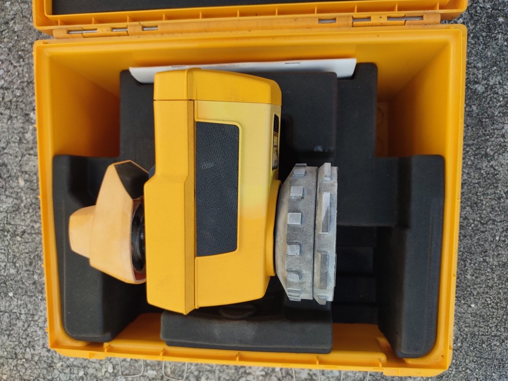 Spectra Physics Laser Plane Leveling System 130 with Case & Manual