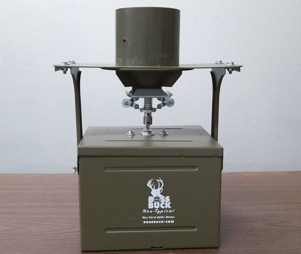 Boss BB15BB Buck Auto Feed Kit Large 12V W/ Timer USED