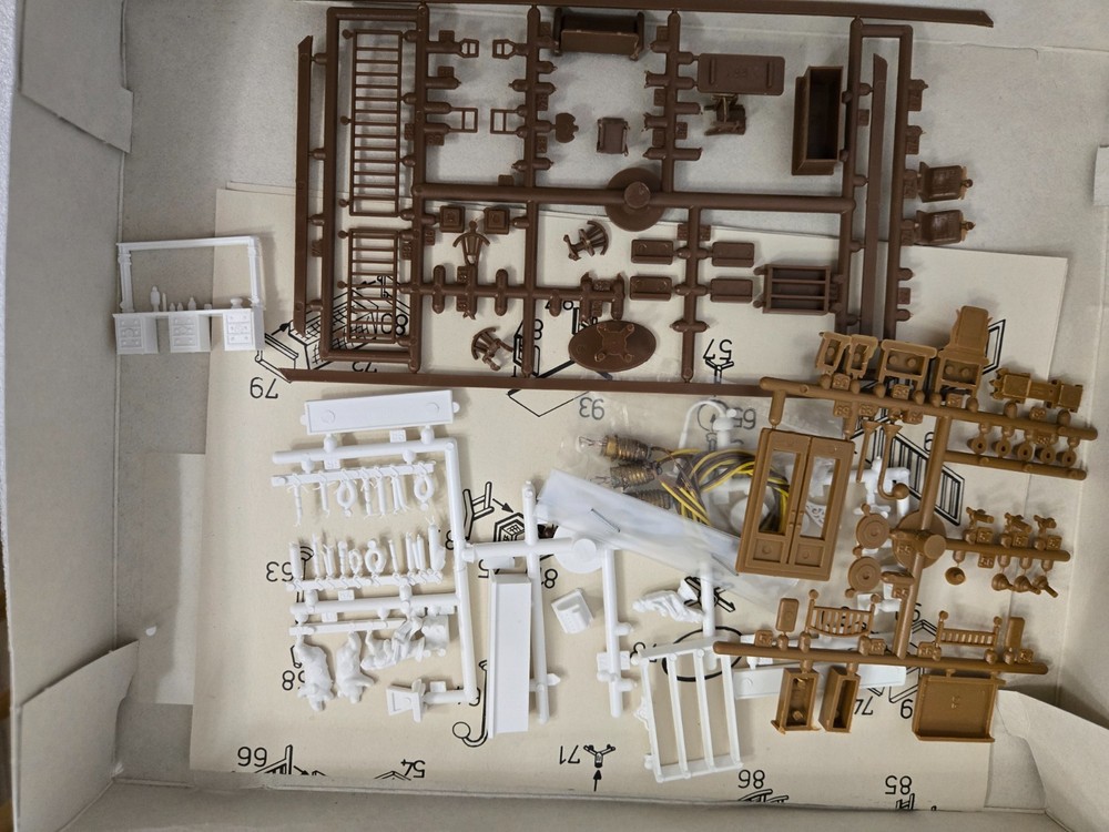 Model Power 602 HO Scale Interior and Lighting Kit