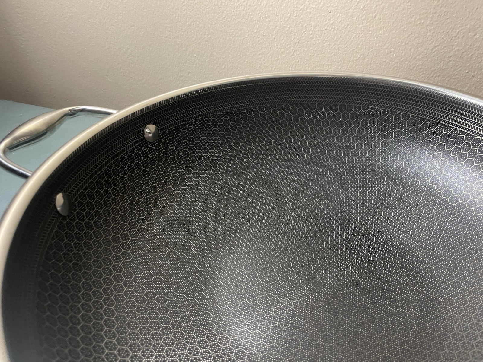 Hexclad 12" Wok Hybrid Stainless Steel Nonstick Pan Used no lid (W19)