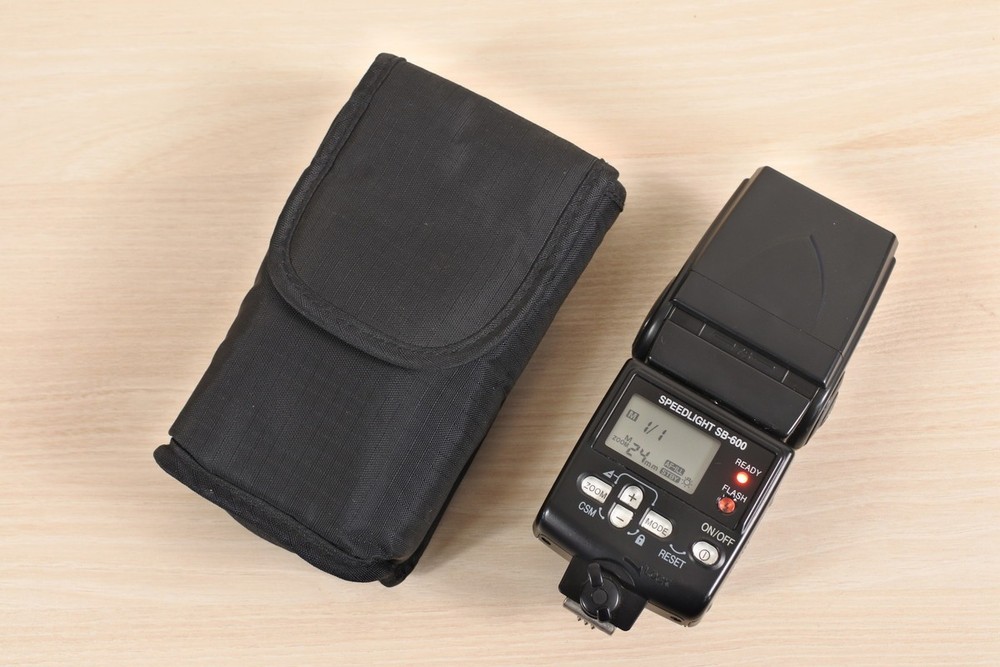 Nikon Speedlight SB-600 Shoe Mount Flash with Case – Fully Working