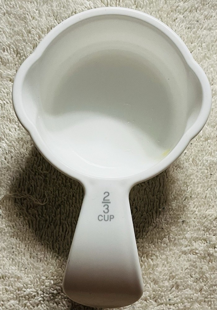 Tupperware 3480A Measuring 2/3 Cup White Replacement Double Spout Curved Handle