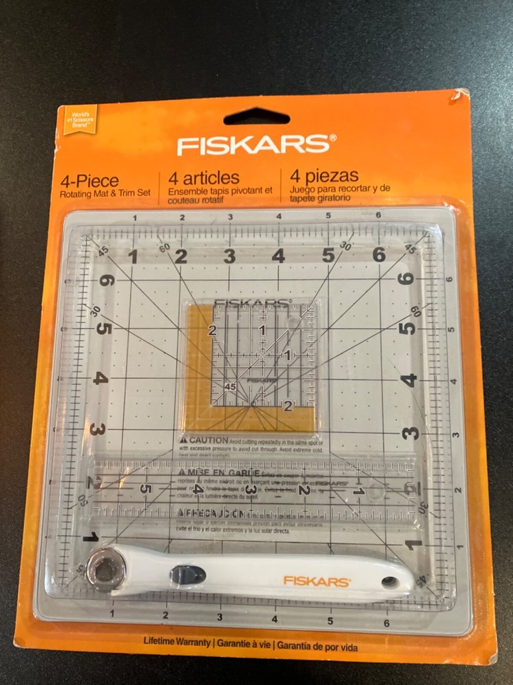FISKARS 4-PIECE ROTATING MAT & TRIM SET