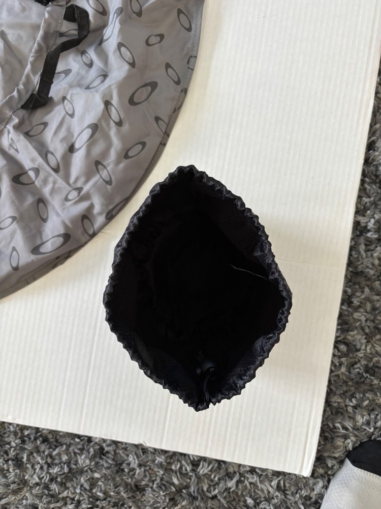 Pre-Owned Oakley wetsuit changing mat