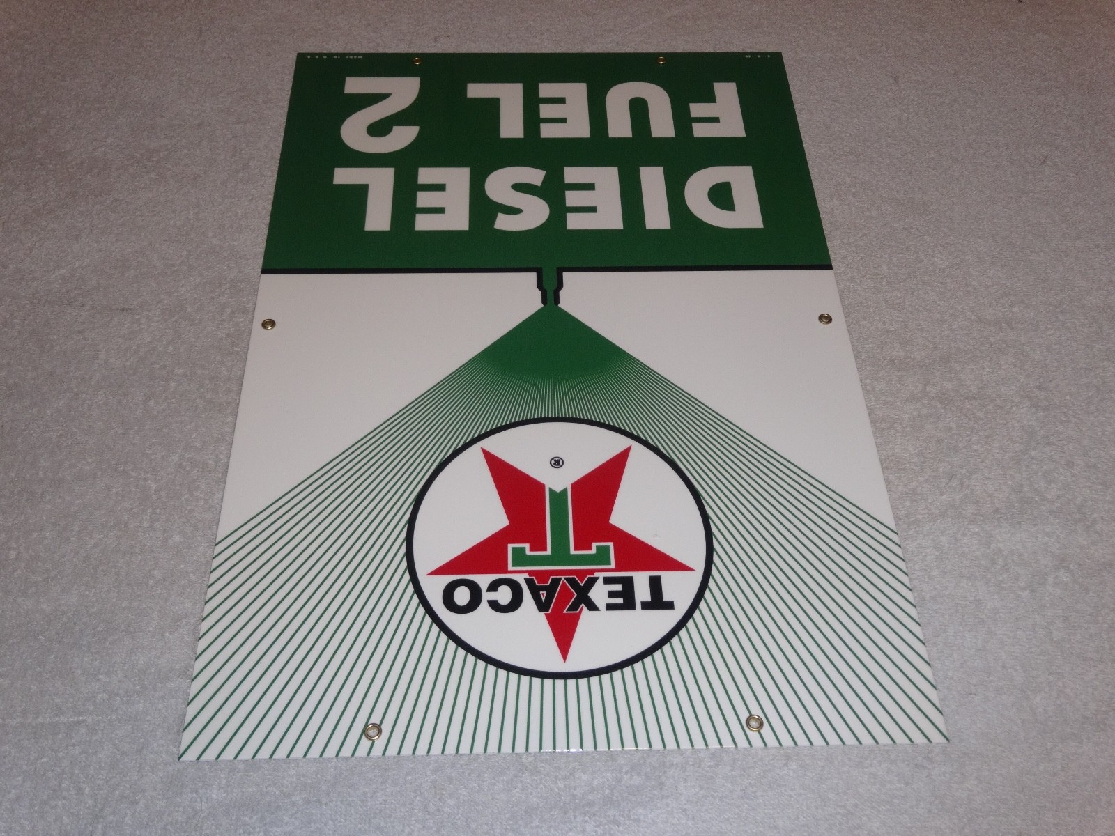 VINTAGE TEXACO DIESEL FUEL 2 GREEN SPRAYER 18" PORCELAIN METAL GASOLINE OIL SIGN