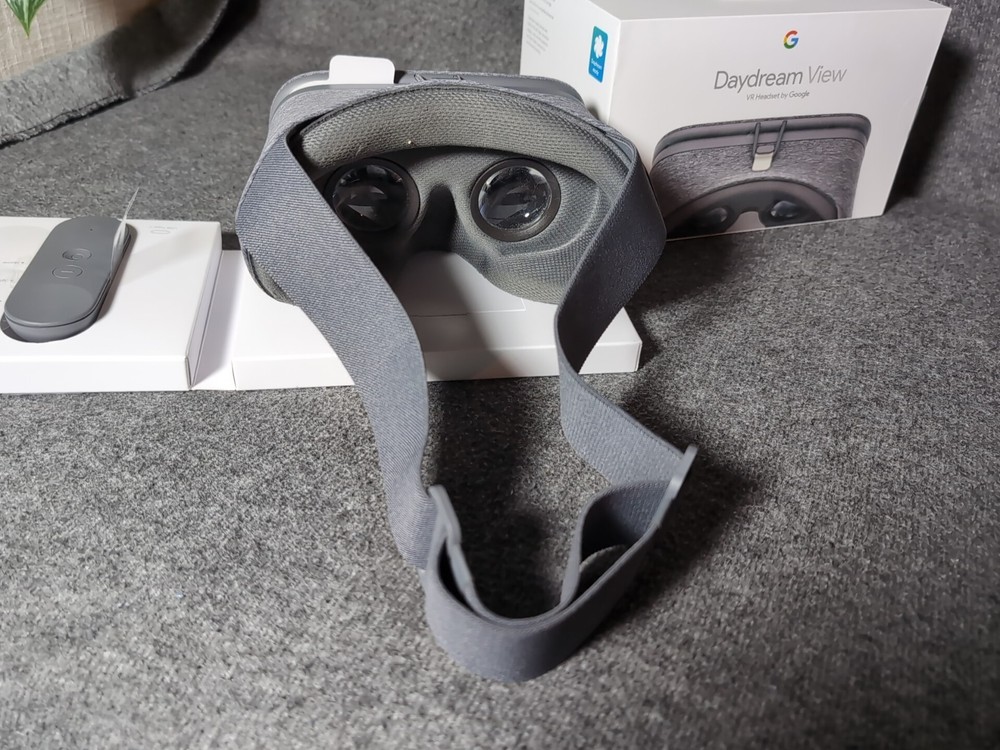 Google Daydream View D9SCA VR Headset with Remote - Slate Gray