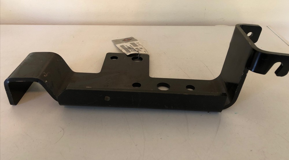 GENUINE INTERNATIONAL NAVISTAR FRONT BUMPER SUPPORT 3610524C3