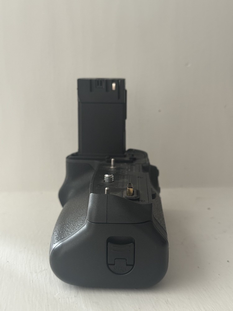 Canon Bg-e22 Battery Grip for EOS R Mirrorless Camera