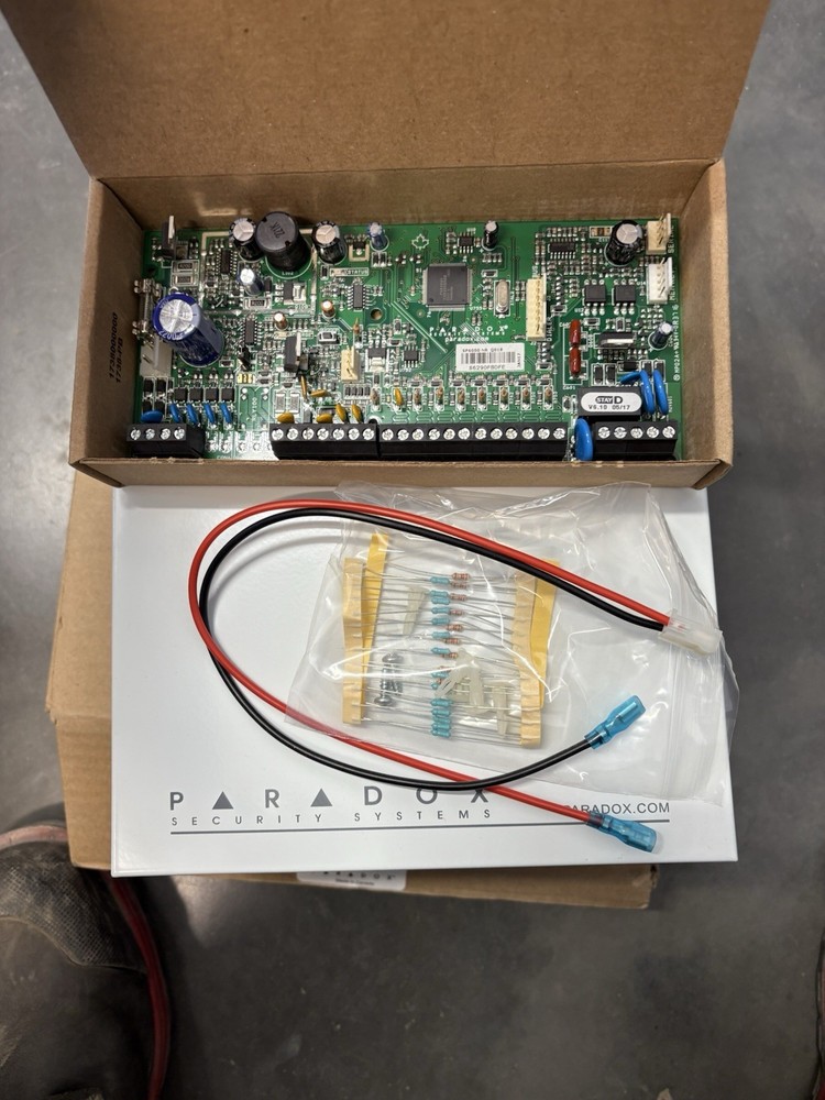 PARADOX Security Spectra Plus 8 TO 32 zone Central SP6000 panel and control card