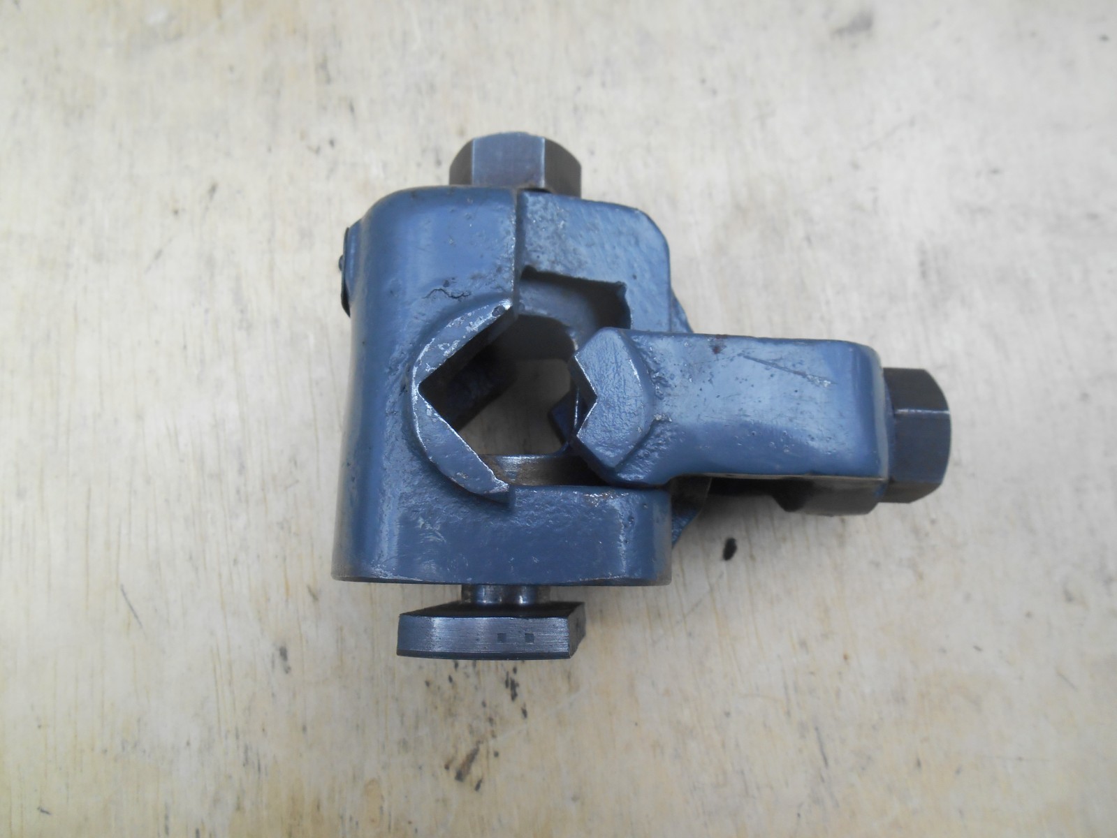 Clayton Mfg. model 0-AA lathe tool post holder, up to 3/4" bit