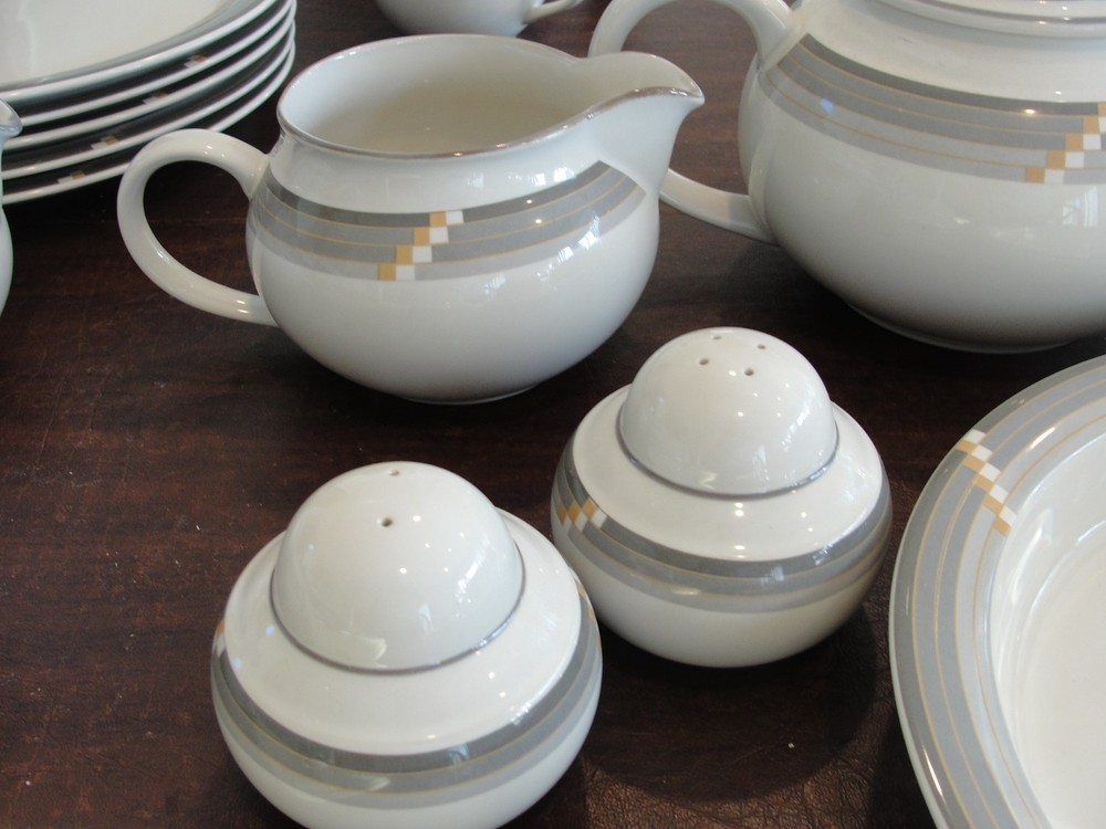 NORITAKE OPTIMA GRAY TEA POT, SALT AND PEPPER SET