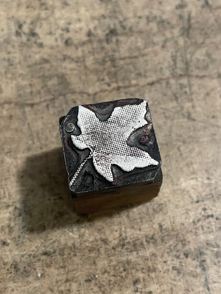 Printing Letterpress Printers Block Maple Leaf With Halftone Shading (1068)
