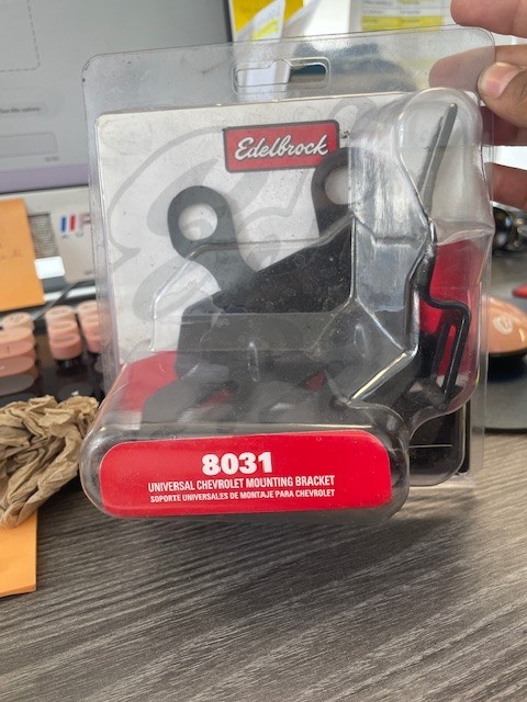 EdelBrock Universal Chevrolet Mounting Bracket 8031
